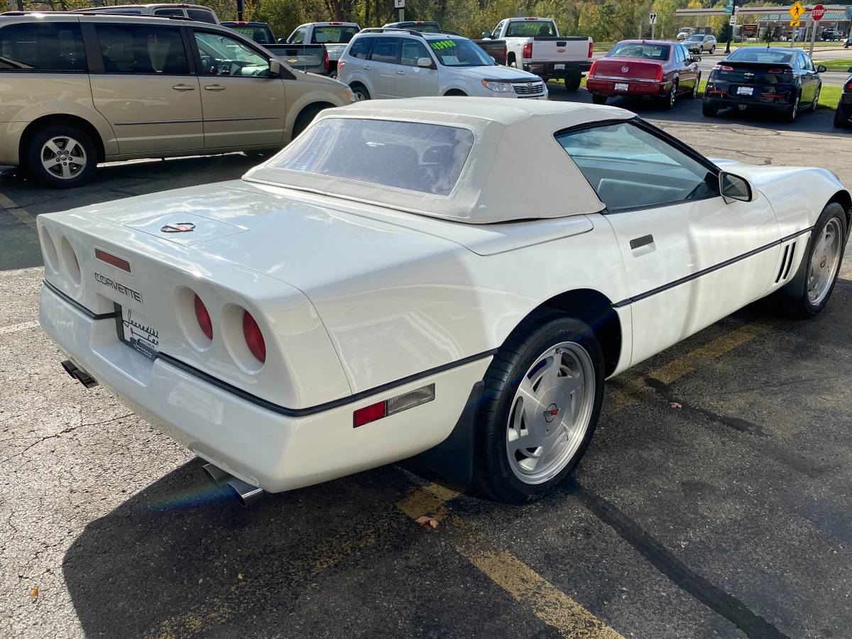Chevrolet-Corvette-convertible-1989-white-2