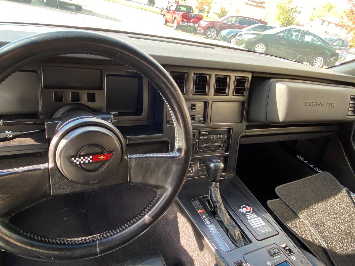 Chevrolet-Corvette-convertible-1989-white-6