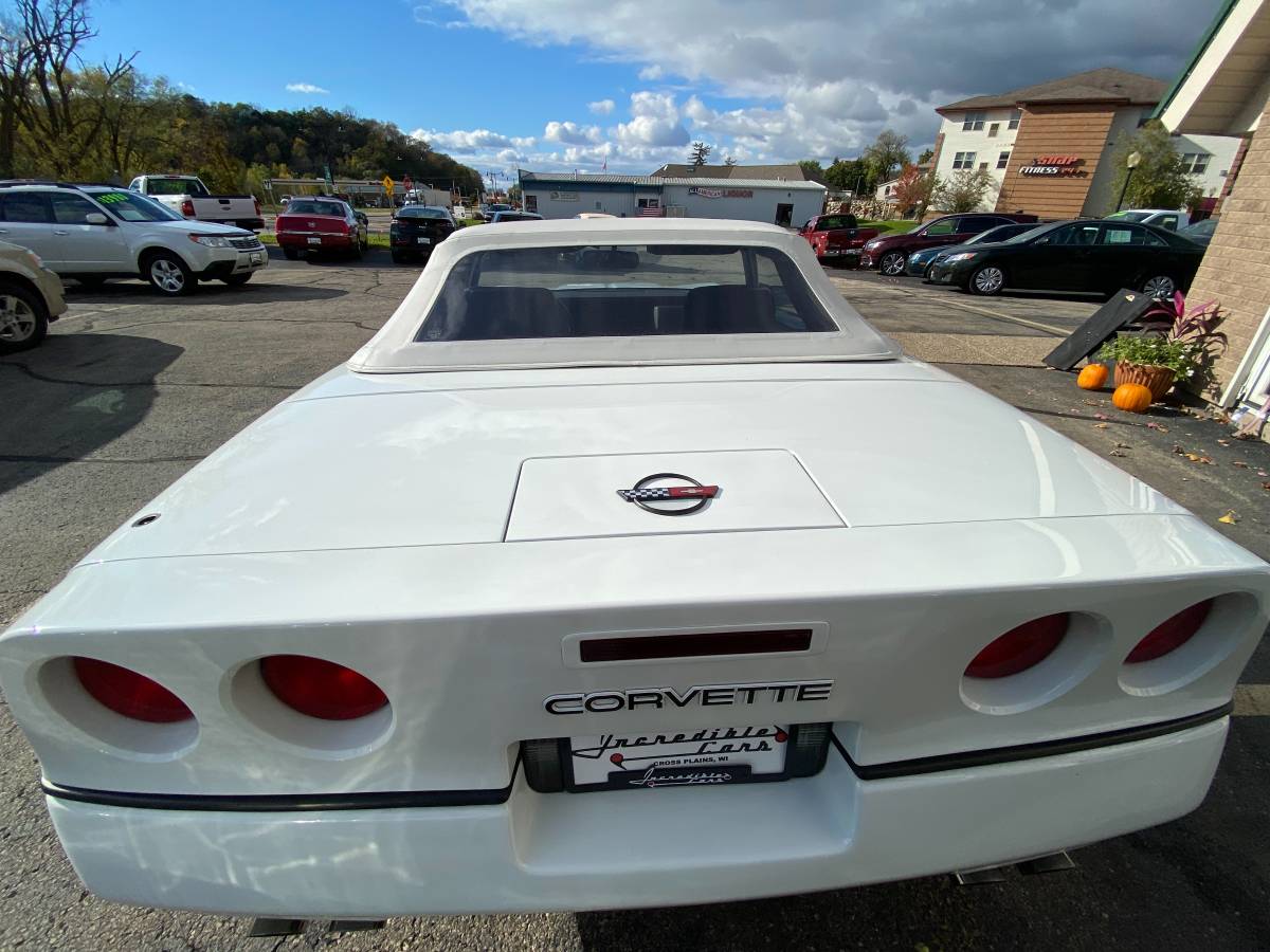 Chevrolet-Corvette-convertible-1989-white-9