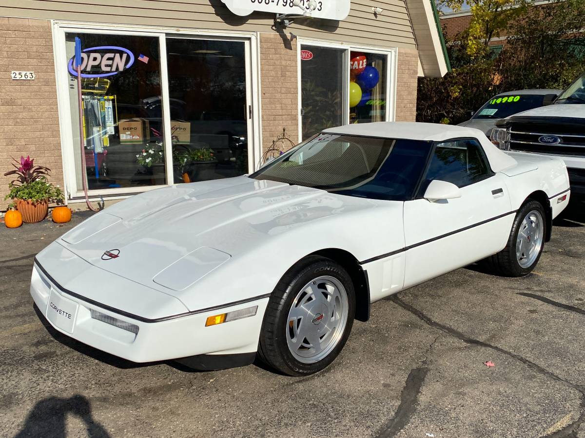 Chevrolet Corvette convertible  1989 white
