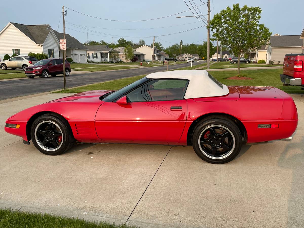 Chevrolet Corvette convertible  1991 red