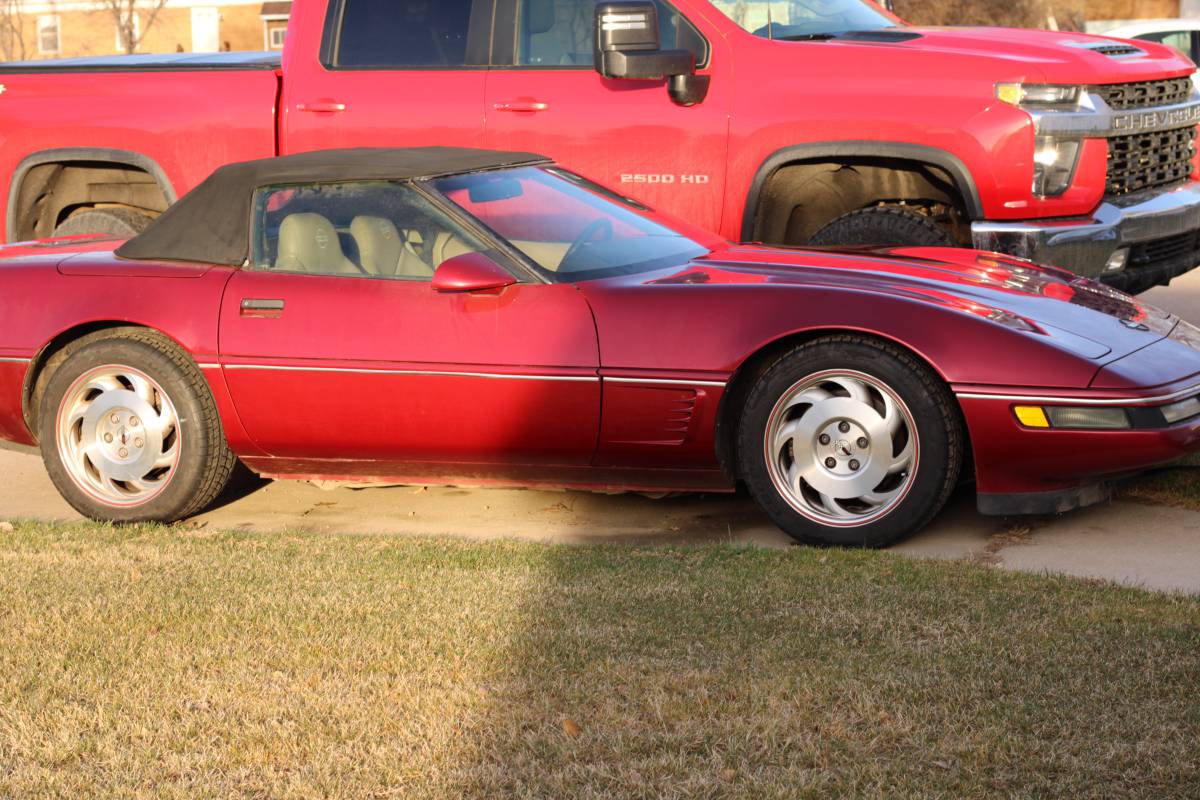 Chevrolet Corvette convertible  1995 red