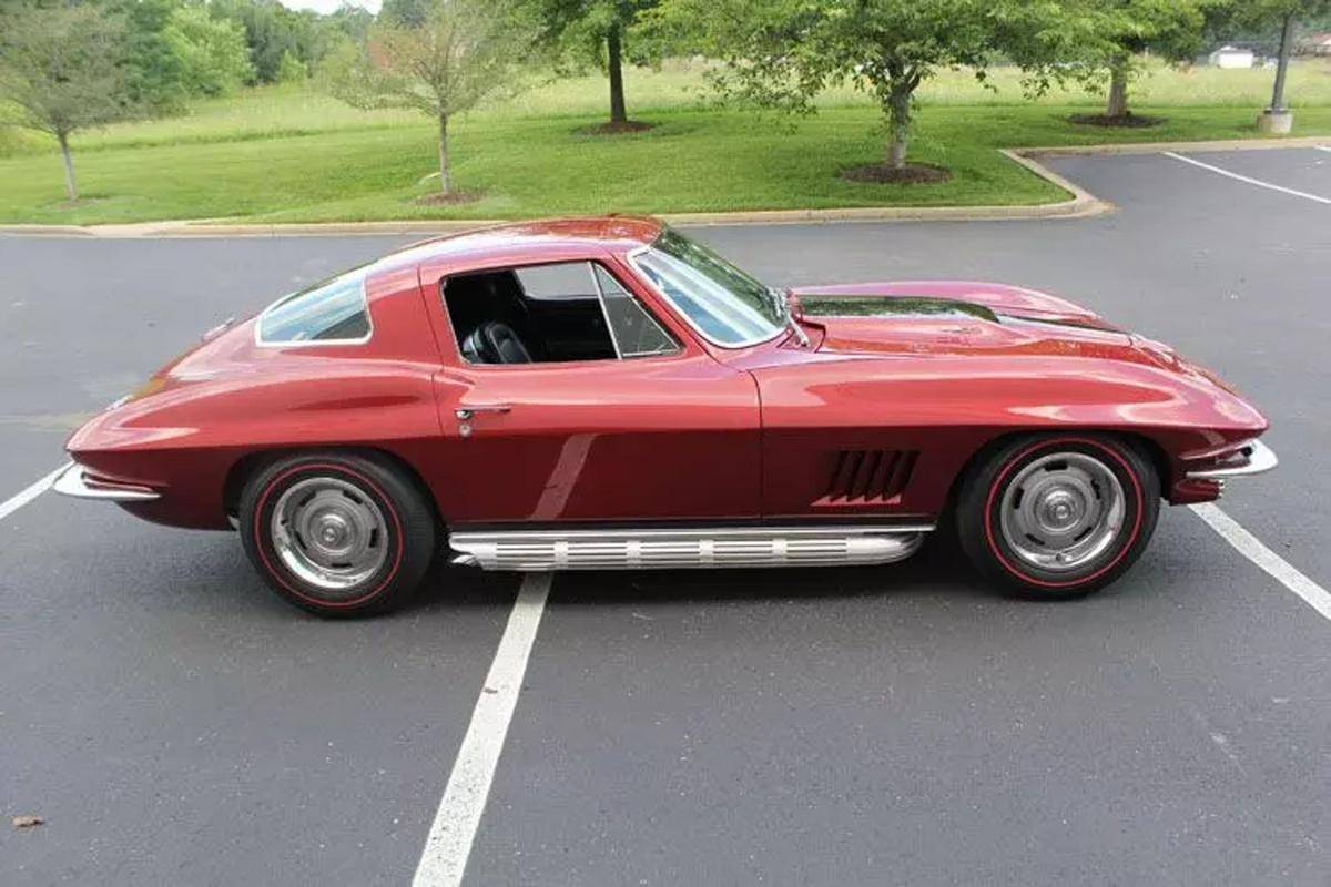 Chevrolet-Corvette-coupe-1967-brown-2