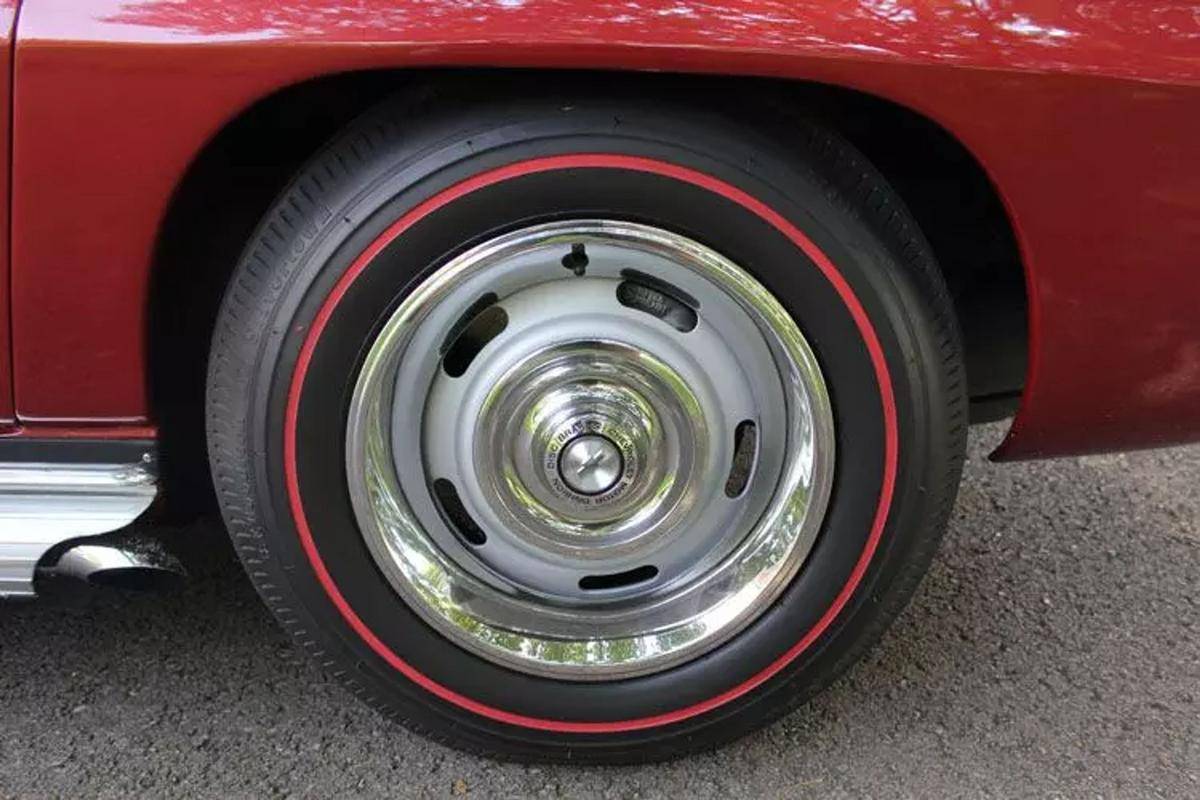 Chevrolet-Corvette-coupe-1967-brown-5