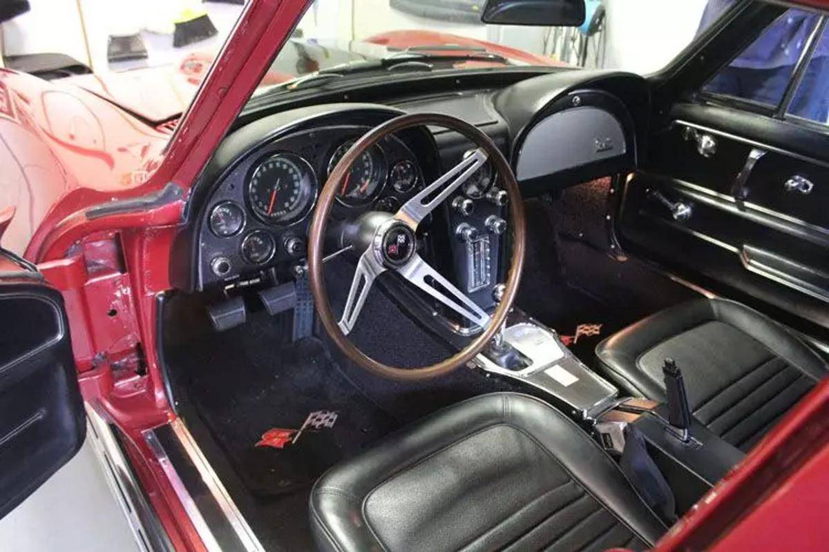 Chevrolet-Corvette-coupe-1967-brown-6