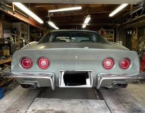 Chevrolet-Corvette-coupe-1972-grey-11