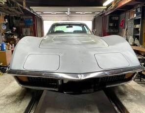 Chevrolet-Corvette-coupe-1972-grey-15