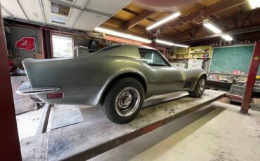 Chevrolet-Corvette-coupe-1972-grey-2