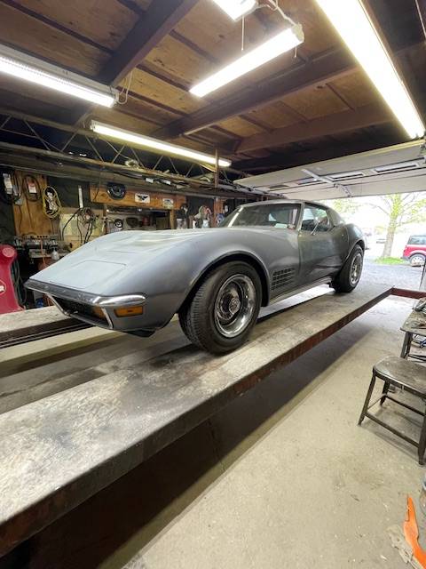 Chevrolet-Corvette-coupe-1972-grey