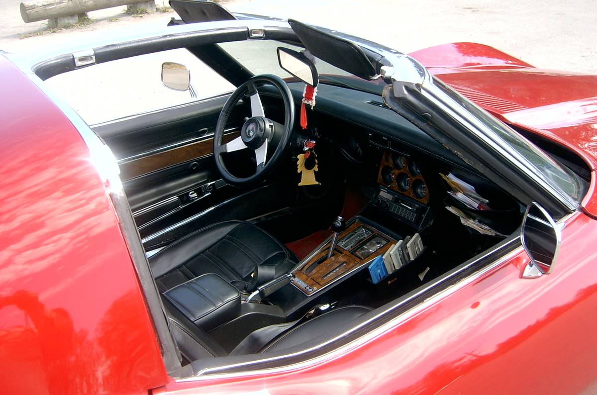 Chevrolet-Corvette-coupe-1974-red-3