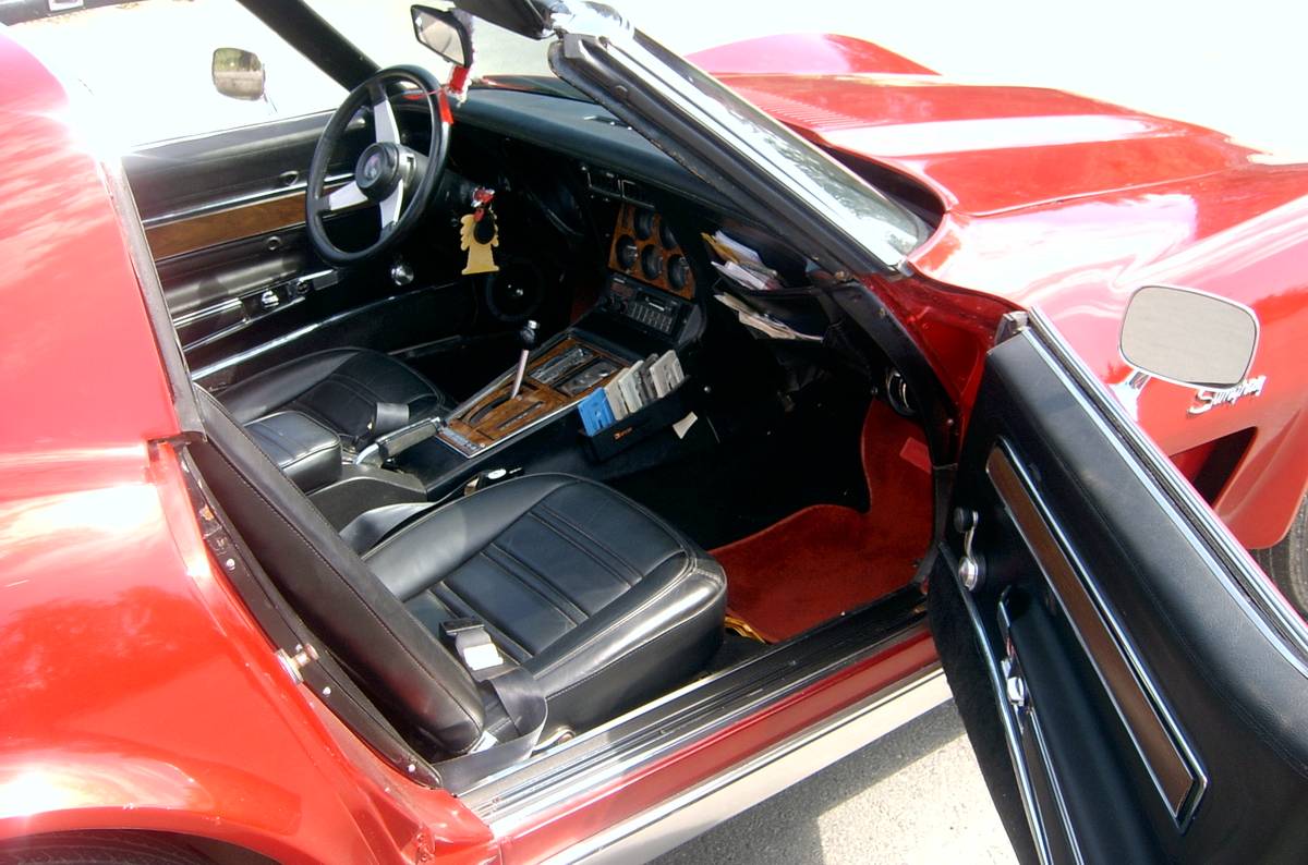 Chevrolet-Corvette-coupe-1974-red-5