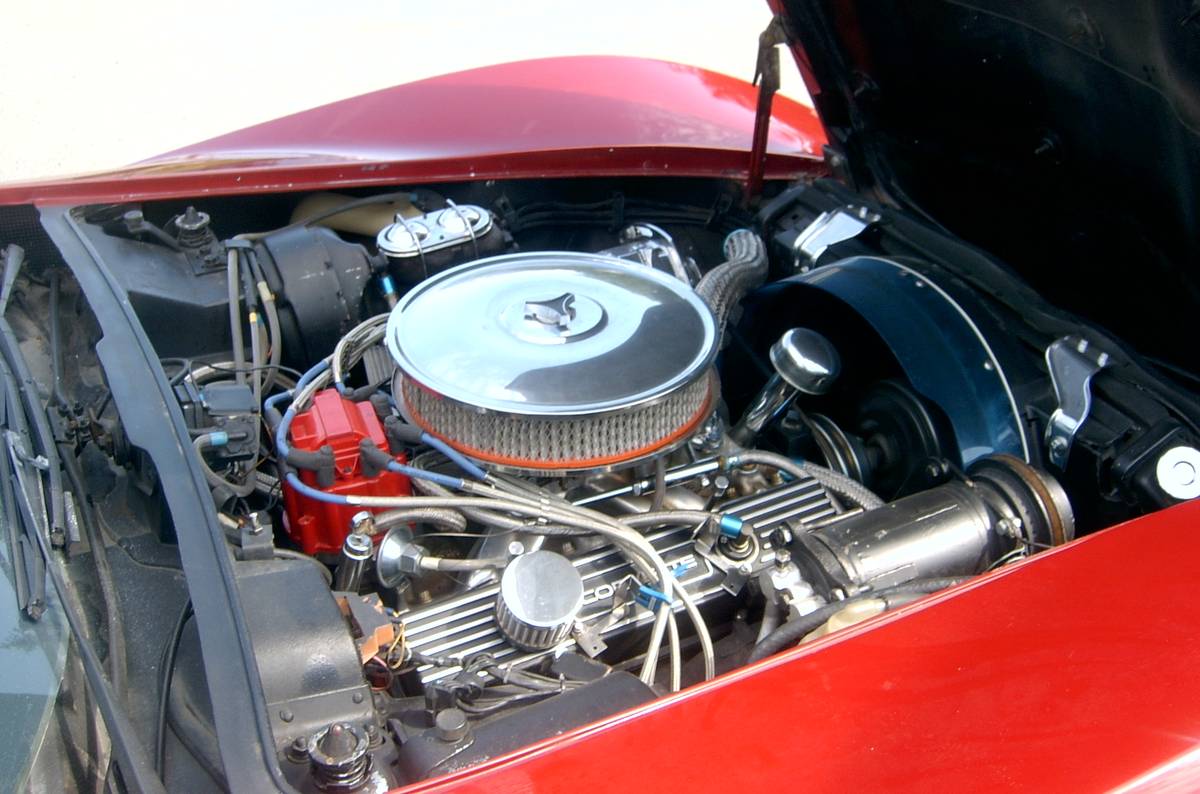 Chevrolet-Corvette-coupe-1974-red-6