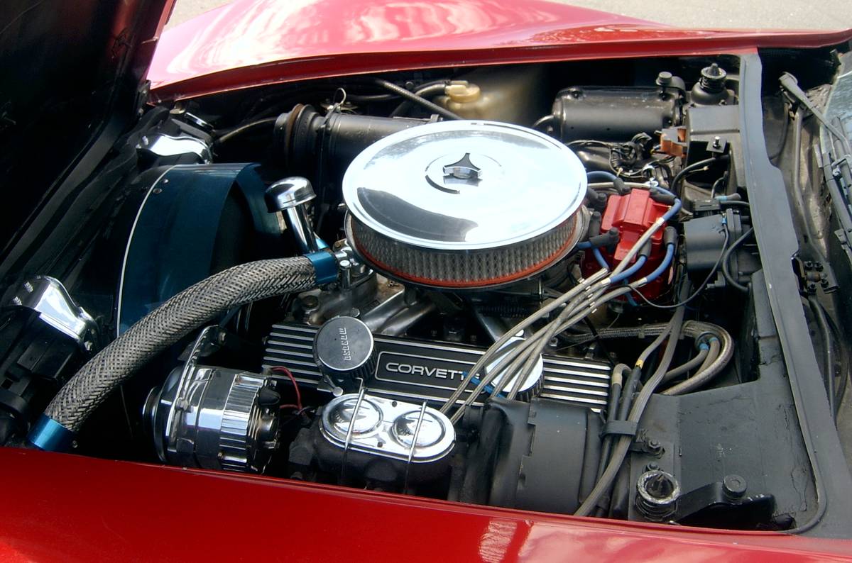 Chevrolet-Corvette-coupe-1974-red-8