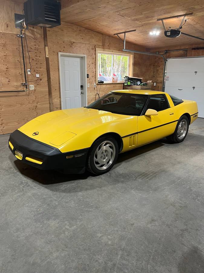 Chevrolet-Corvette-coupe-1985-1