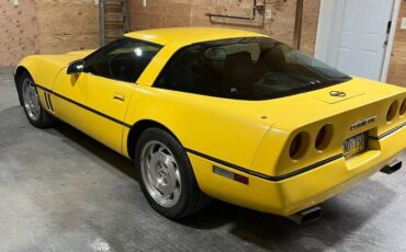 Chevrolet-Corvette-coupe-1985-2