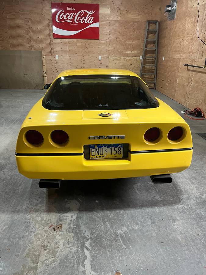 Chevrolet-Corvette-coupe-1985-3