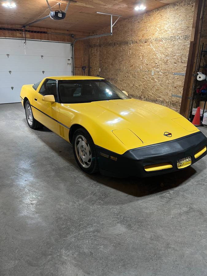Chevrolet-Corvette-coupe-1985