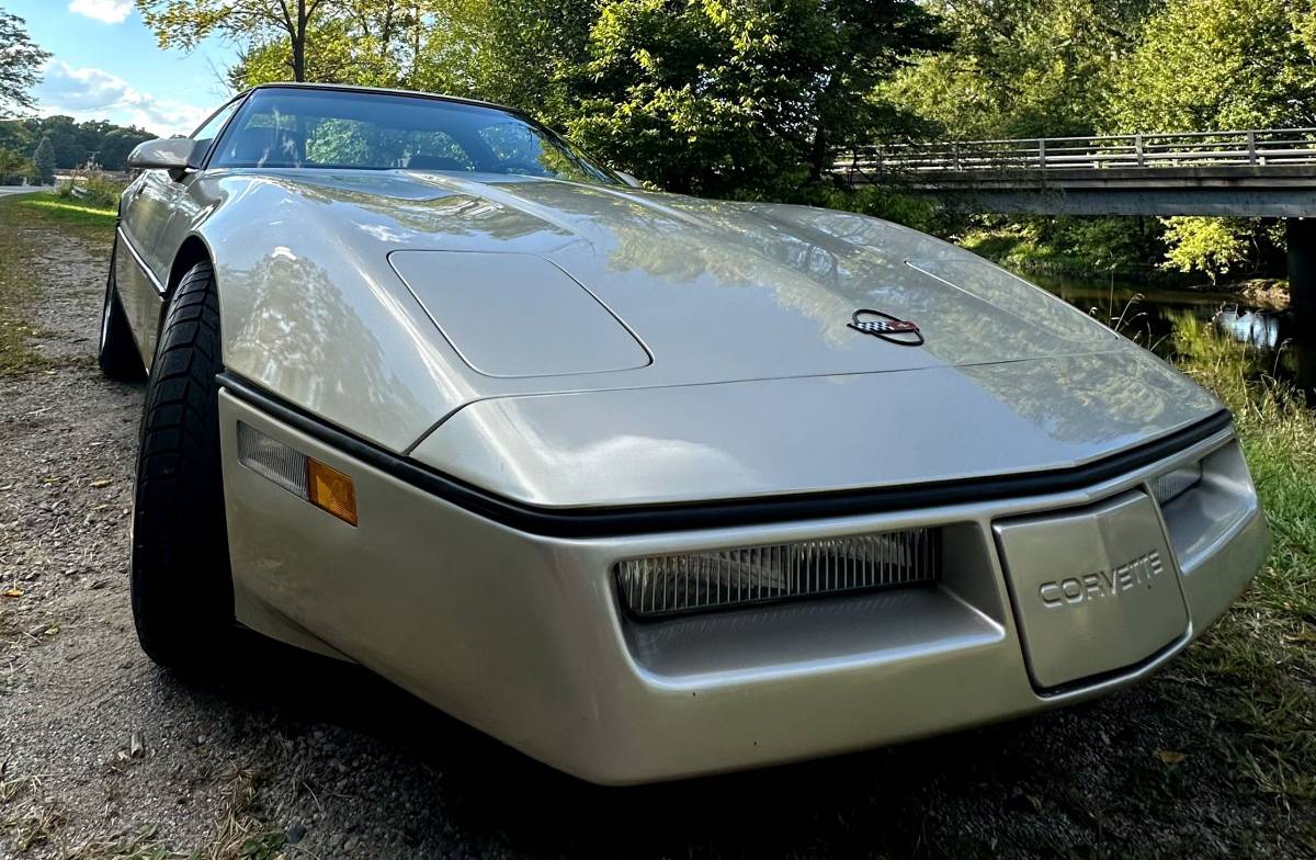 Chevrolet-Corvette-coupe-1987-silver-2