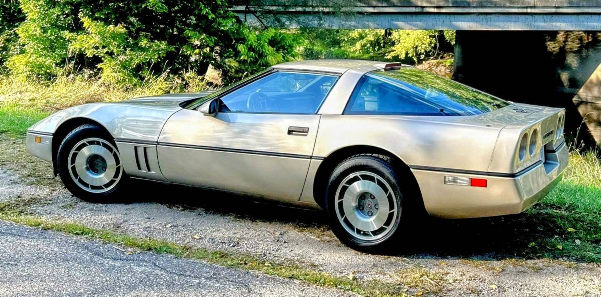 Chevrolet-Corvette-coupe-1987-silver-4