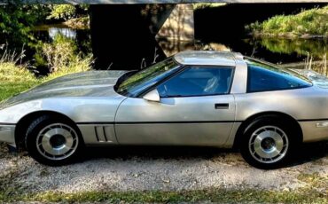 Chevrolet-Corvette-coupe-1987-silver-5