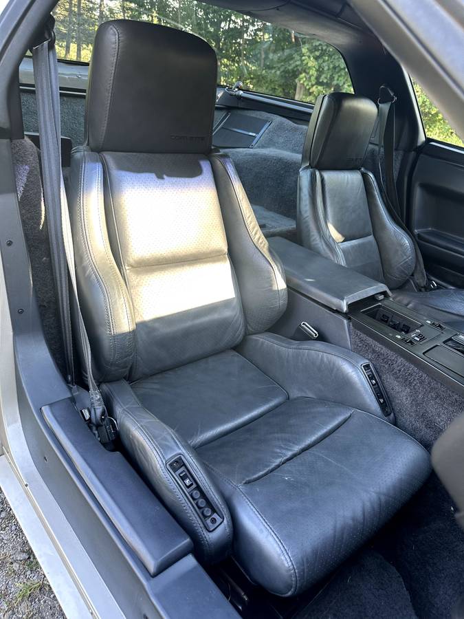 Chevrolet-Corvette-coupe-1987-silver-7