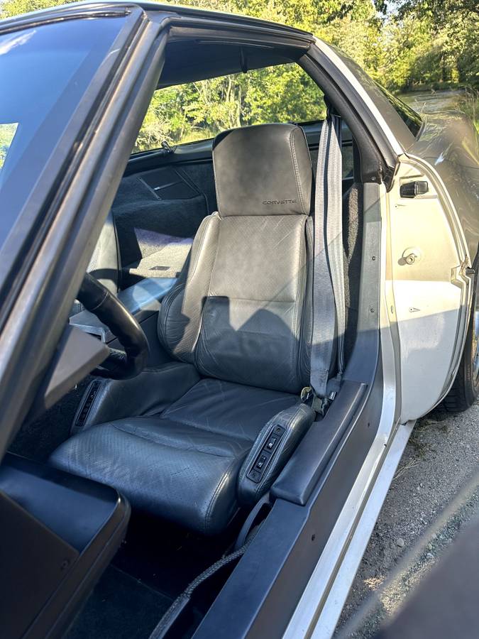 Chevrolet-Corvette-coupe-1987-silver-8