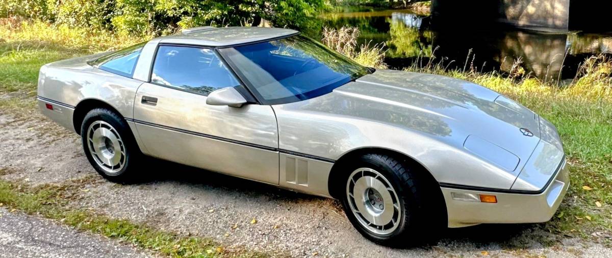 Chevrolet-Corvette-coupe-1987-silver