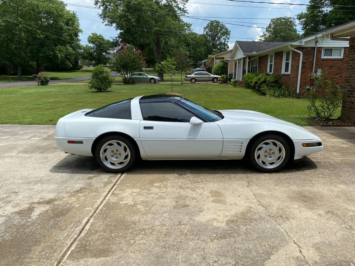 Chevrolet-Corvette-coupe-1992-white-12