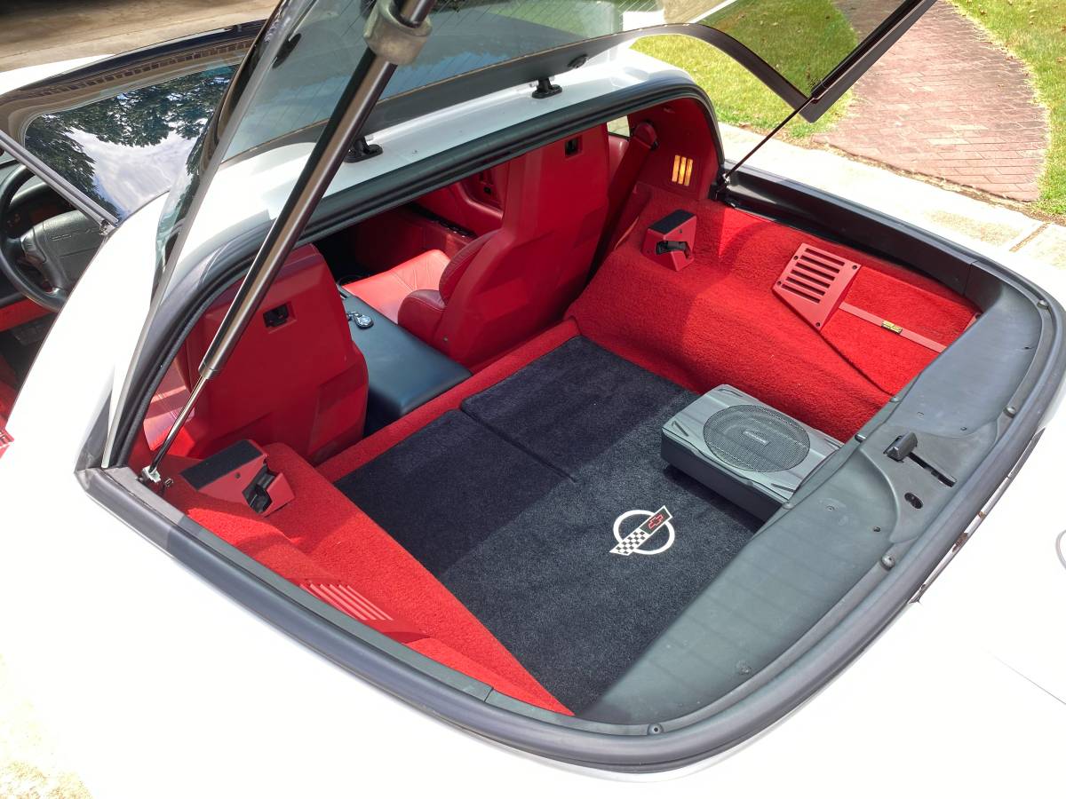 Chevrolet-Corvette-coupe-1992-white-13