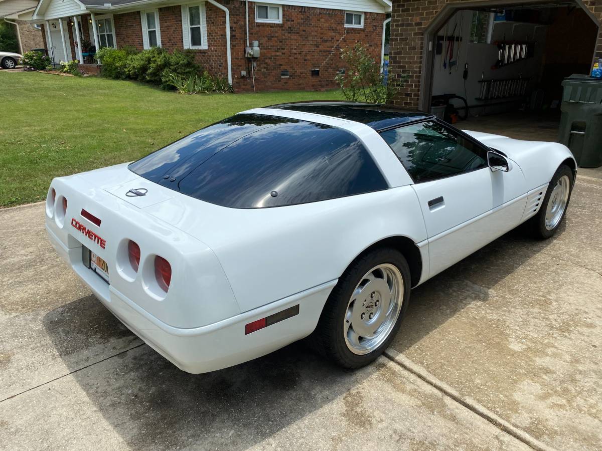 Chevrolet-Corvette-coupe-1992-white-2