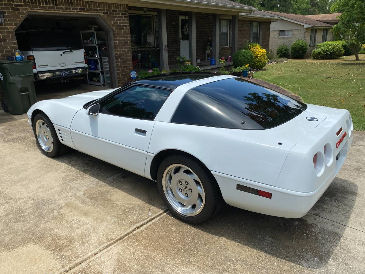 Chevrolet-Corvette-coupe-1992-white-3