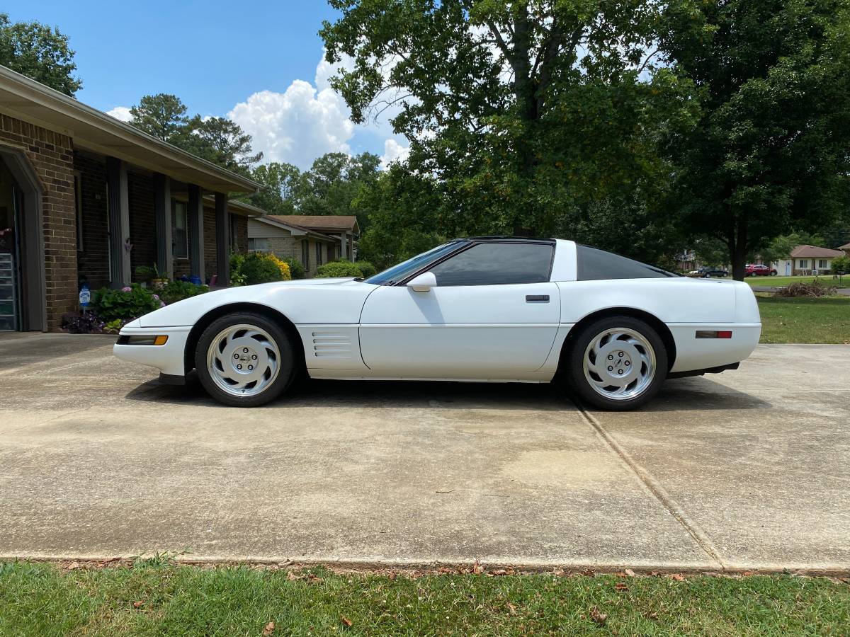 Chevrolet-Corvette-coupe-1992-white-4