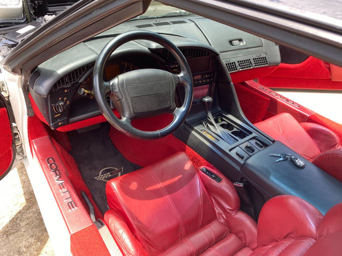 Chevrolet-Corvette-coupe-1992-white-9