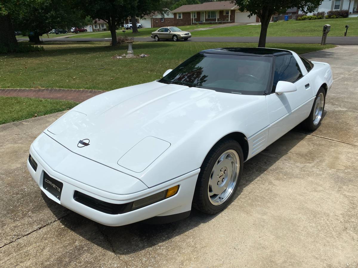Chevrolet Corvette coupe  1992 white