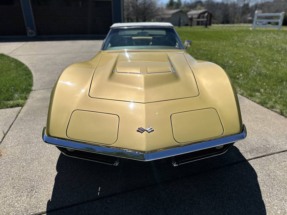 Chevrolet-Corvette-roadster-1969-custom-11