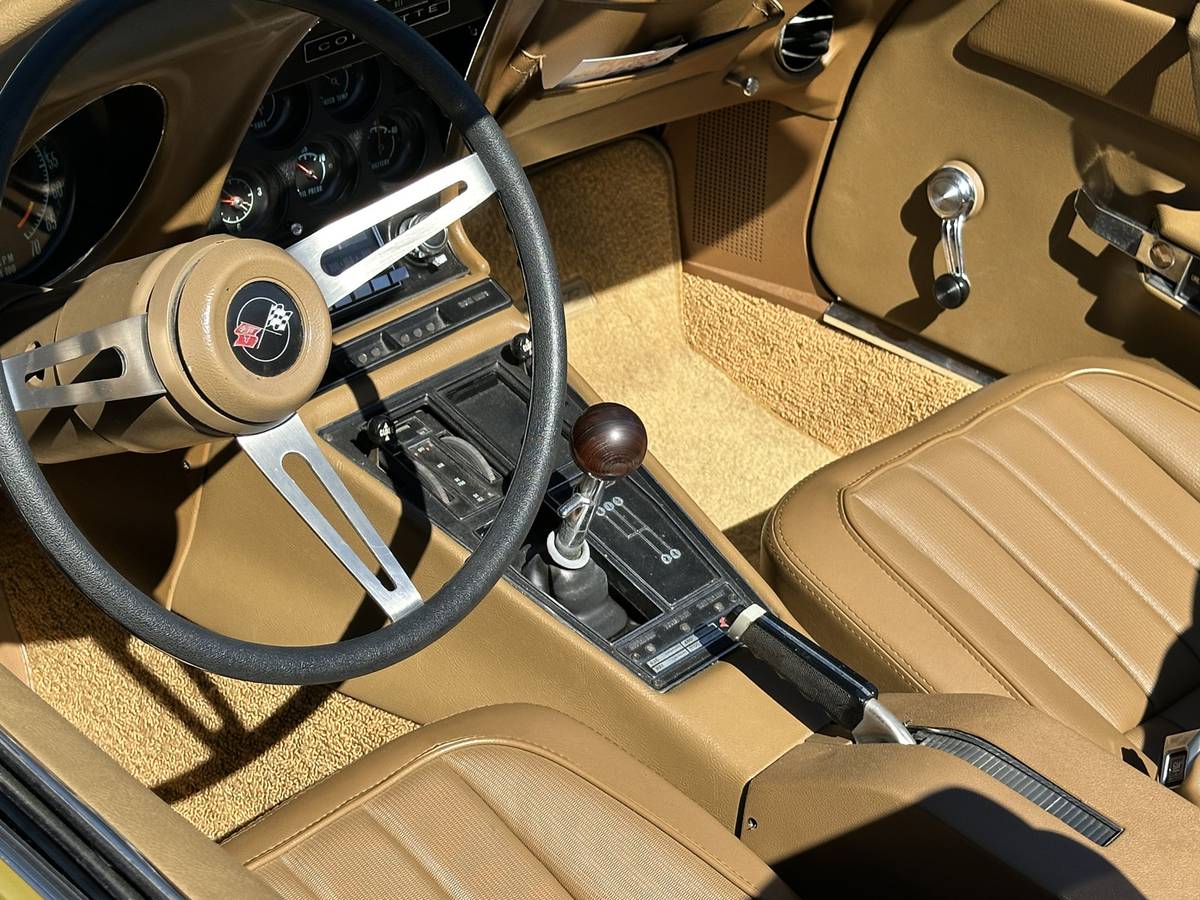 Chevrolet-Corvette-roadster-1969-custom-17