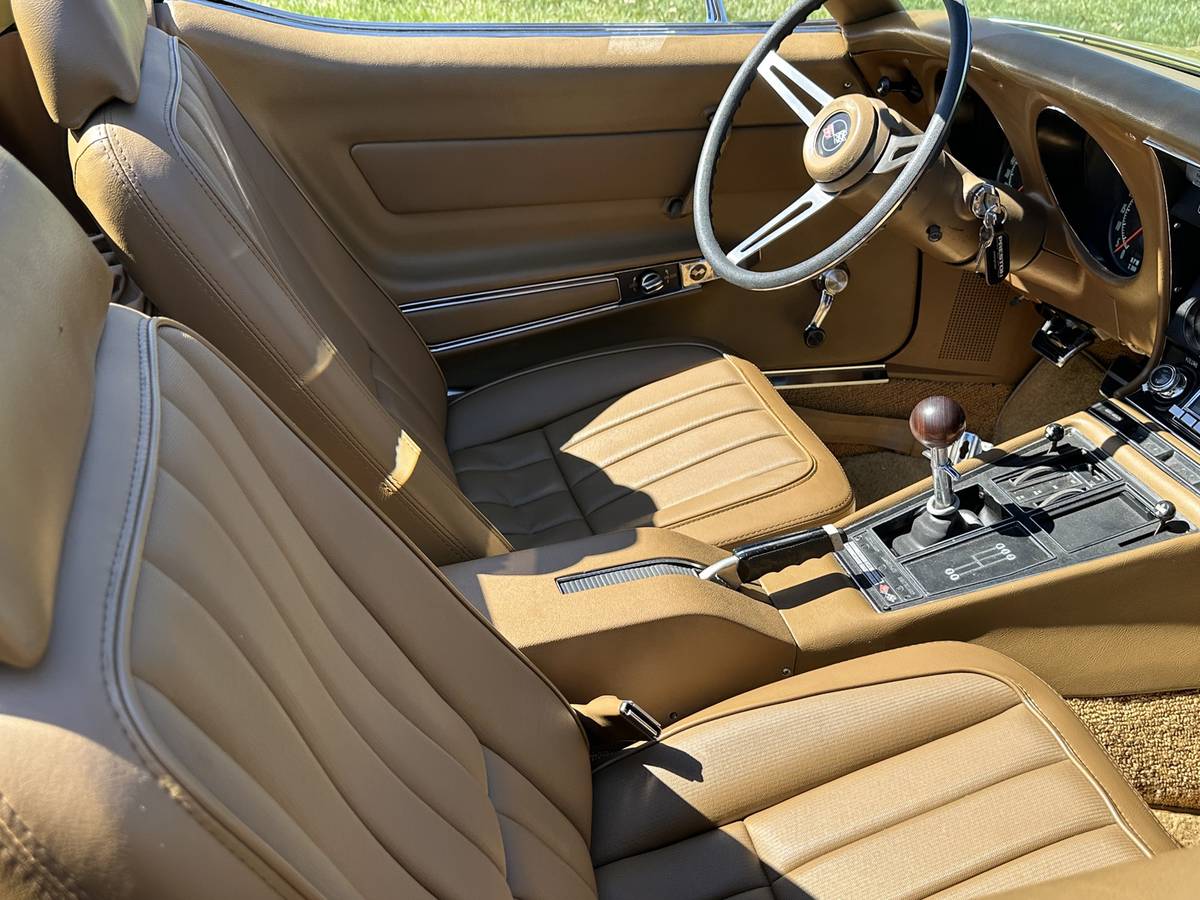 Chevrolet-Corvette-roadster-1969-custom-20