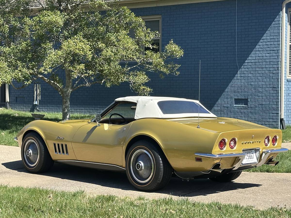Chevrolet-Corvette-roadster-1969-custom-3