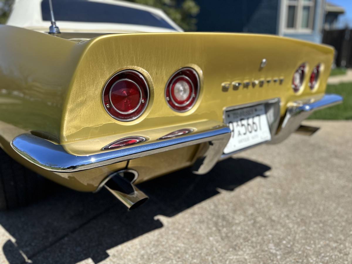 Chevrolet-Corvette-roadster-1969-custom-4