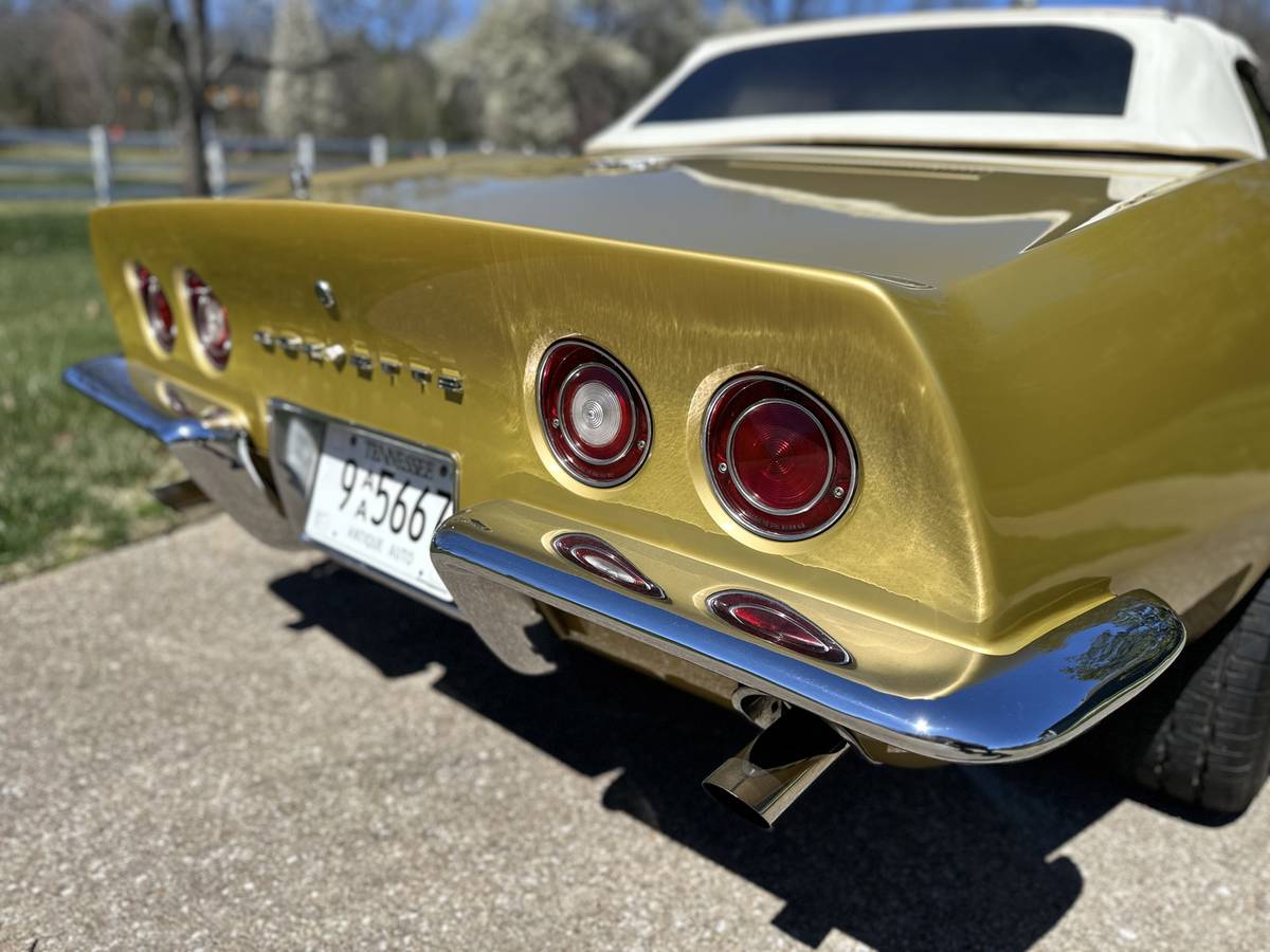 Chevrolet-Corvette-roadster-1969-custom-7