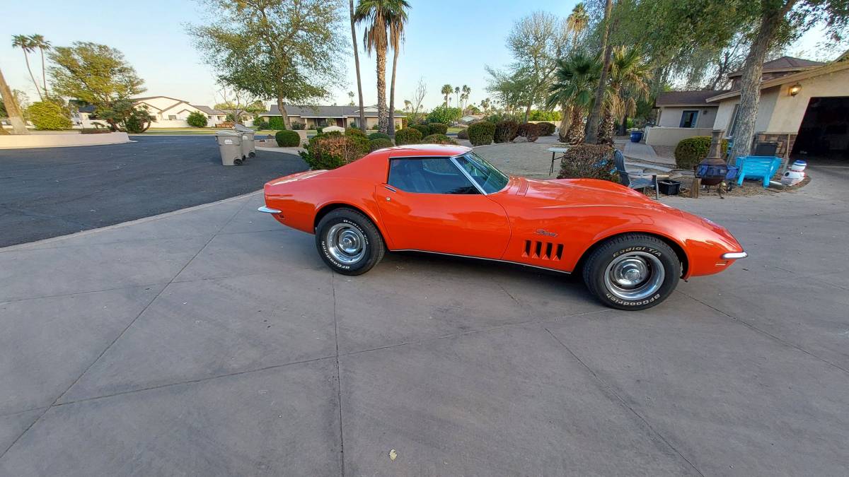 Chevrolet-Corvette-stingray-1969-orange-1