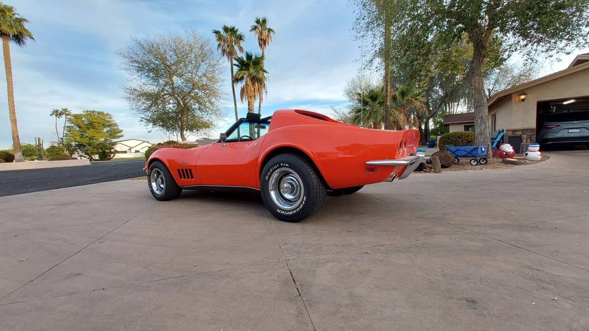 Chevrolet-Corvette-stingray-1969-orange-2