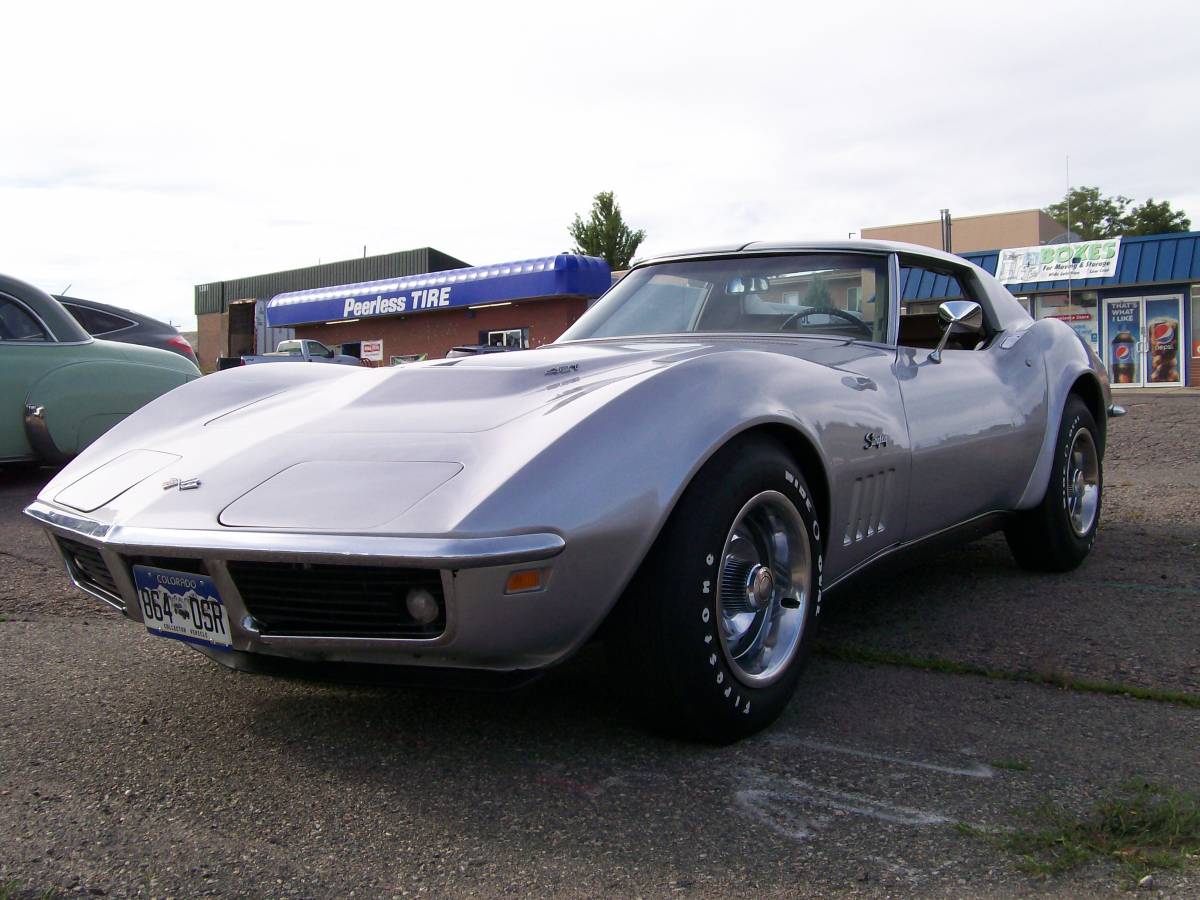 Chevrolet-Corvette-stingray-1969-silver-19