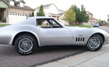 Chevrolet-Corvette-stingray-1969-silver-2