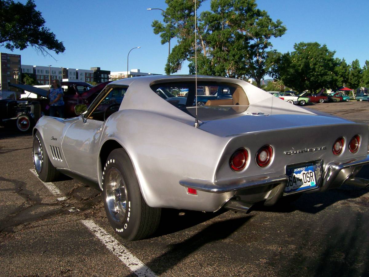 Chevrolet-Corvette-stingray-1969-silver-23