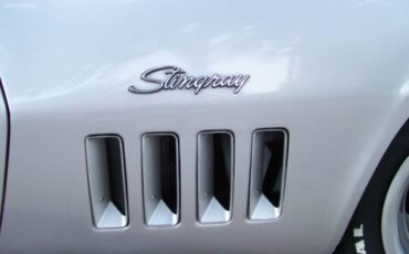 Chevrolet-Corvette-stingray-1969-silver-3