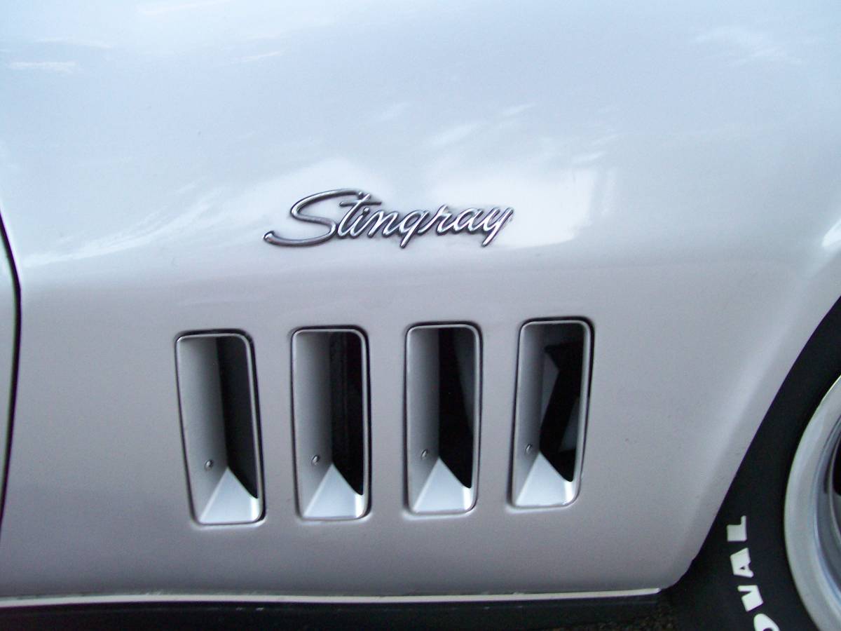 Chevrolet-Corvette-stingray-1969-silver-3