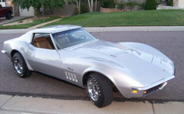 Chevrolet-Corvette-stingray-1969-silver