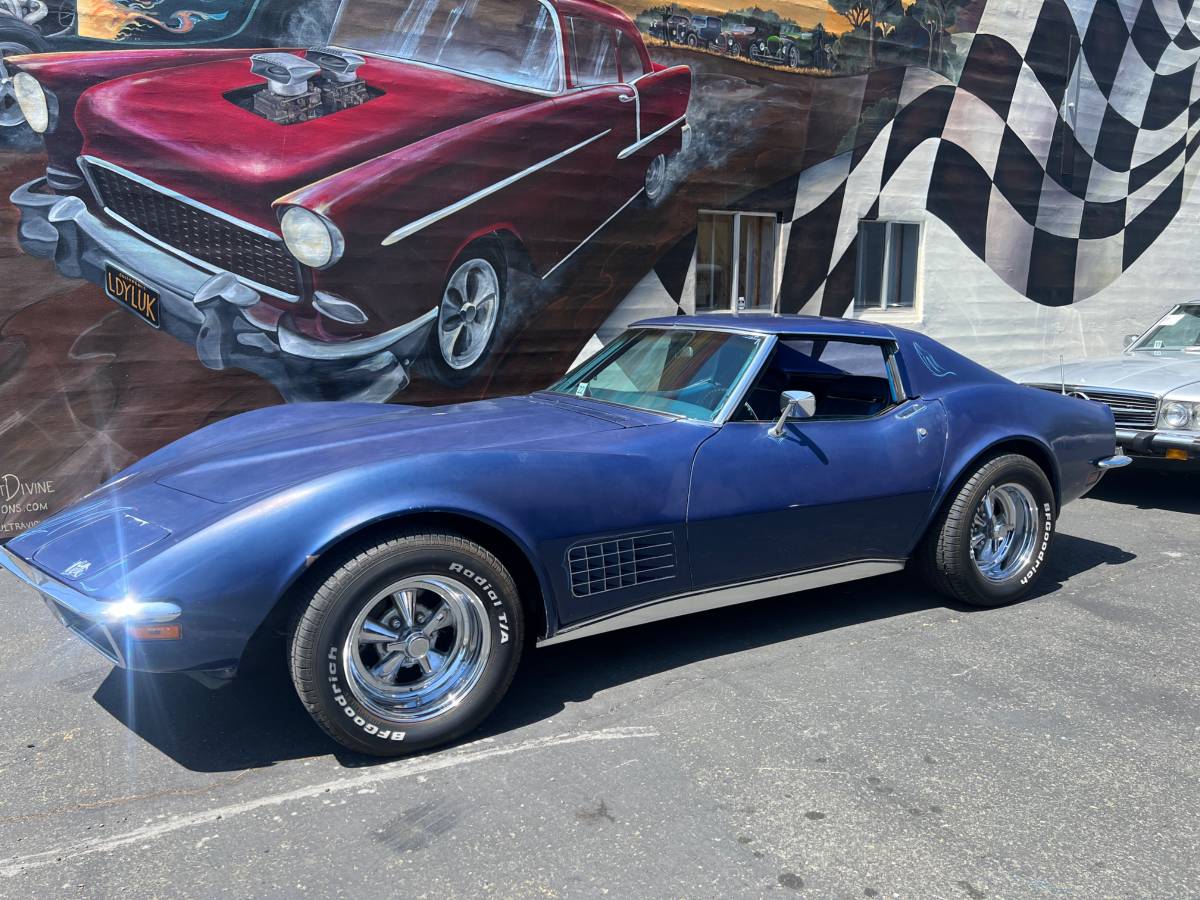 Chevrolet-Corvette-stingray-1972-blue