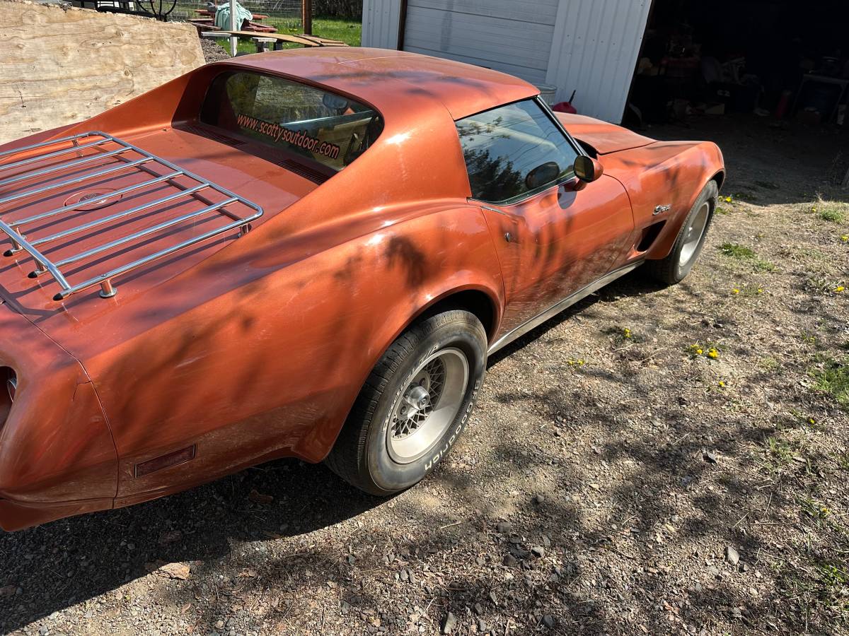 Chevrolet-Corvette-stingray-1975-orange-2
